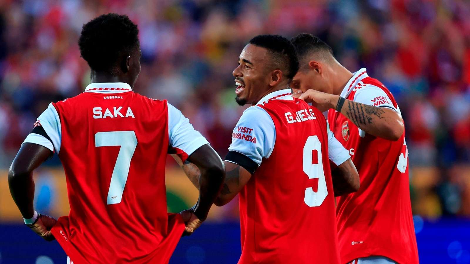 随着全球足 随着全球足